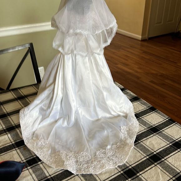 Danbury Mint Kate Middleton Porcelain Royal Bride Doll Commemorative Edition - Picture 11 of 16